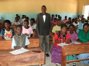 Children & teacher in new Kapanda classroom